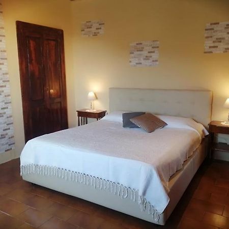 La Finestra Sul Lago - Casa Vacanze Apartment เมอินา ภายนอก รูปภาพ