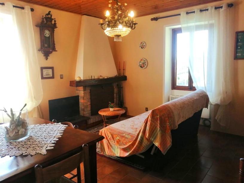 La Finestra Sul Lago - Casa Vacanze Apartment เมอินา ภายนอก รูปภาพ